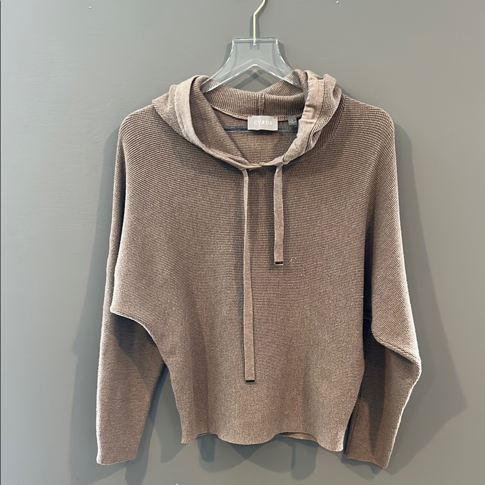 Cyrus pullover with hood  size L